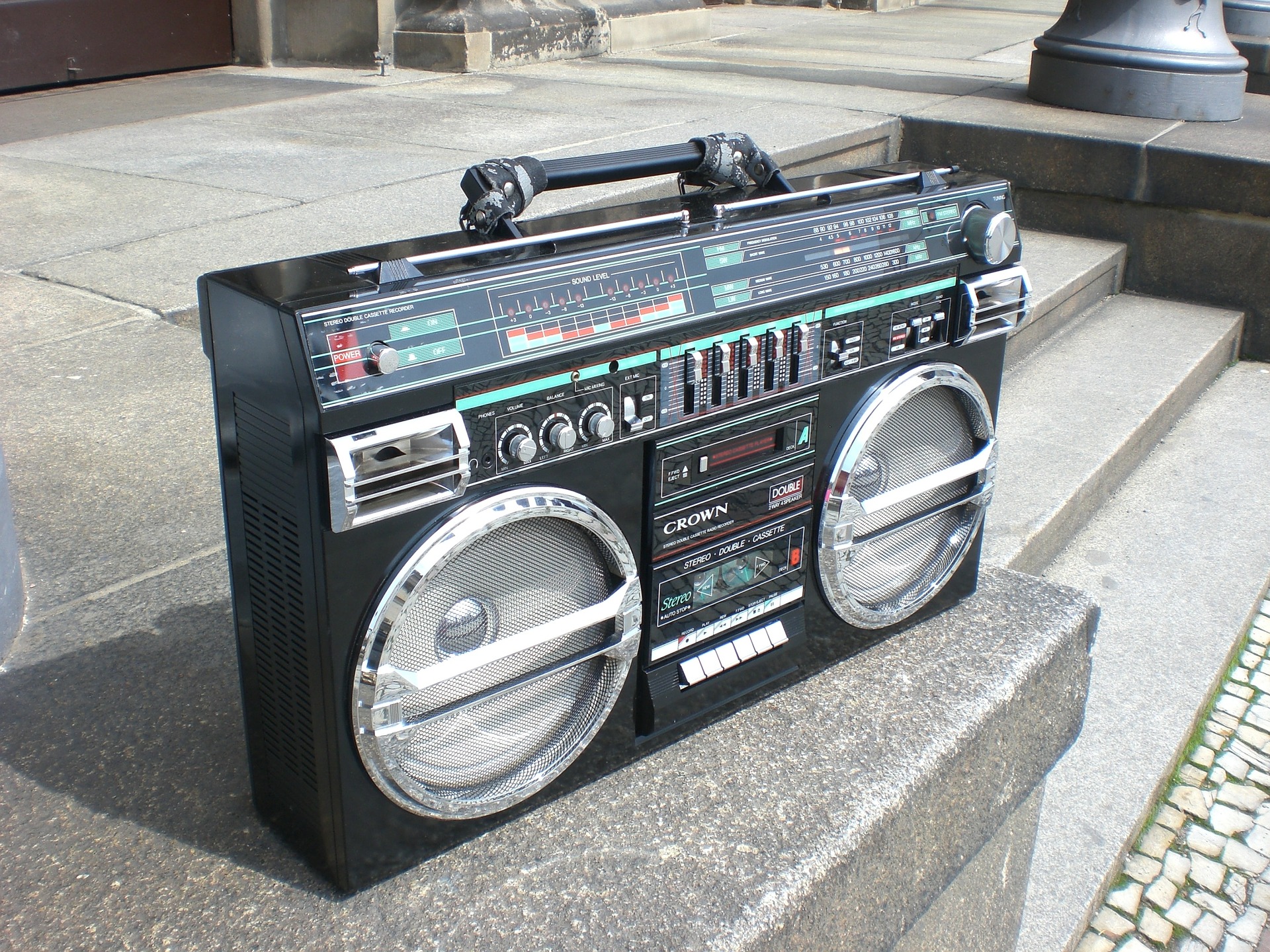 Ghetto-Blaster or Boom-Box