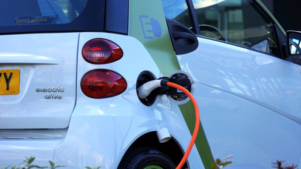 3 Reasons Why Electric Cars Are The Future