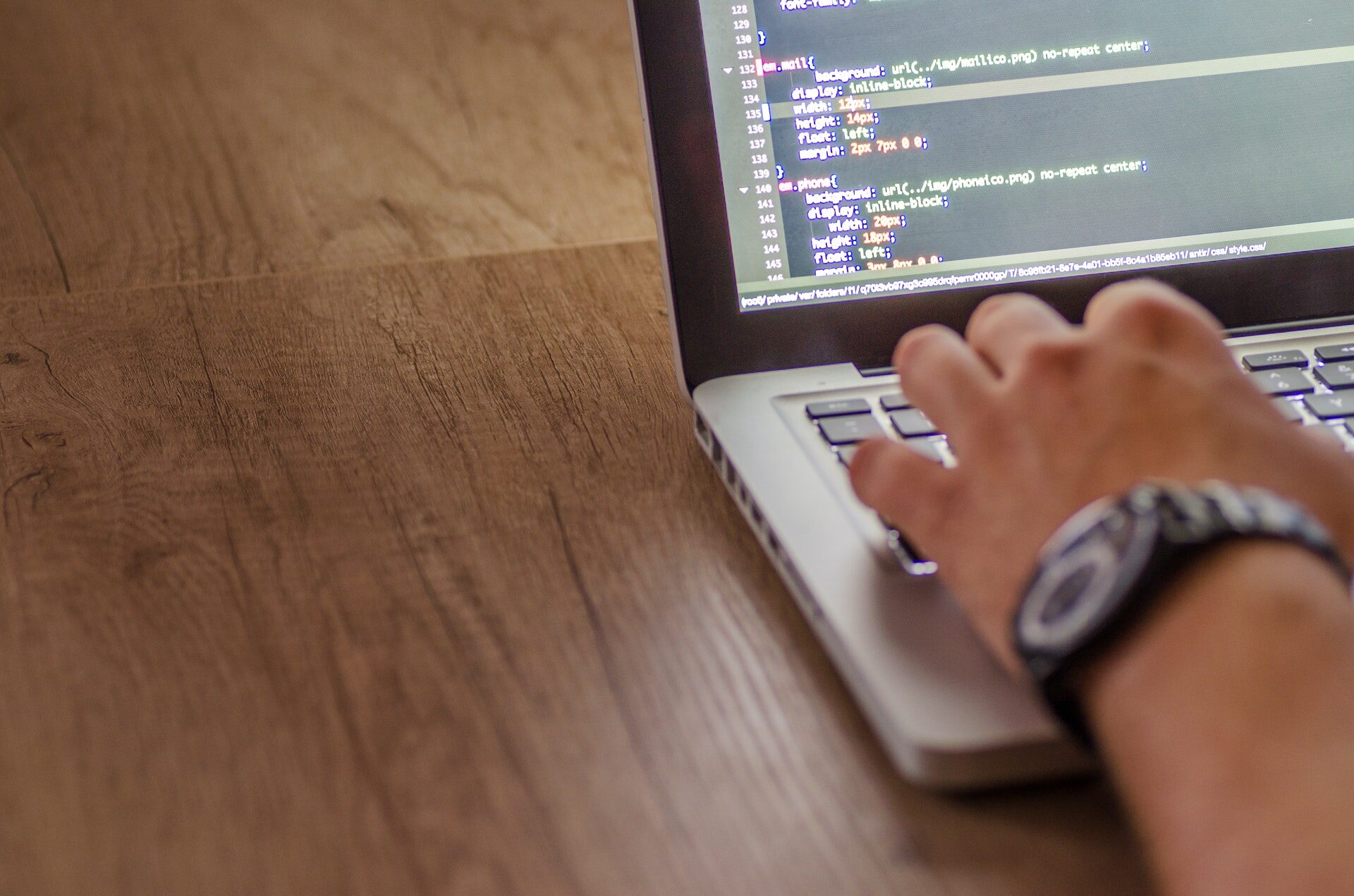 Three Benefits Of Hiring IT Professionals For Your Business