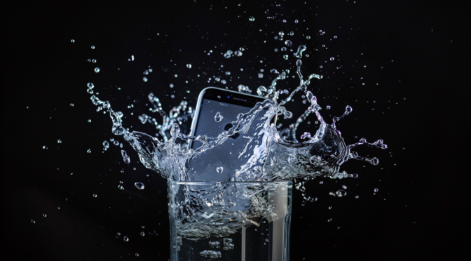Drying Out the Myths: Why Rice Might Be Your iPhone’s Worst Enemy After a Swim